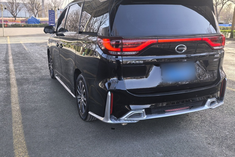 广汽传祺 传祺M8 2023款 领秀系列 390T 尊贵版车身外观6014