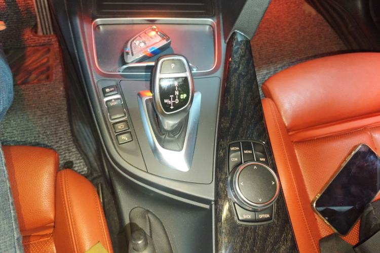 宝马3系 2018款 330Li M运动曜夜版局部细节18