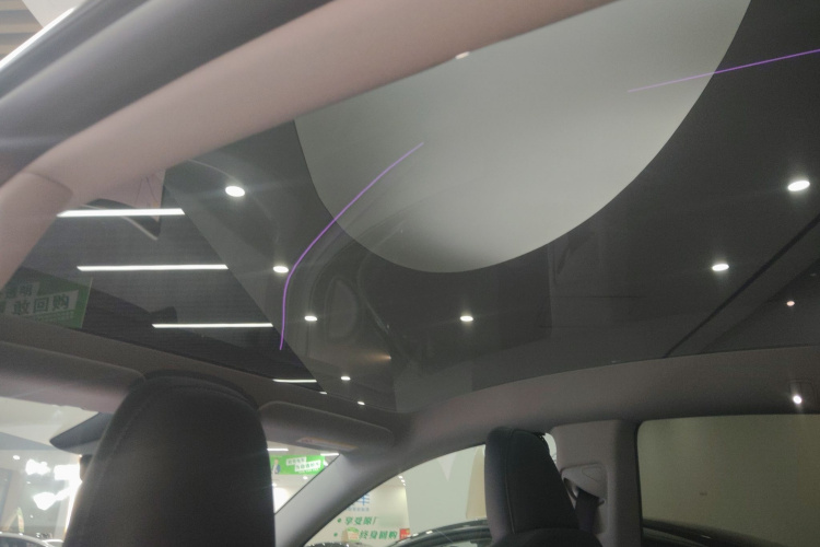 特斯拉 Model Y 2025款 后轮驱动 首发版中控内饰22