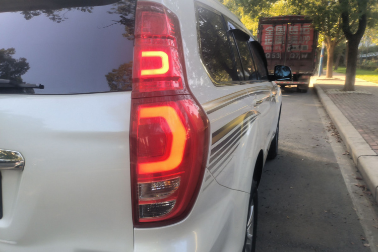 哈弗H9 2017款 2.0T 汽油四驱尊享型 5座车身外观9