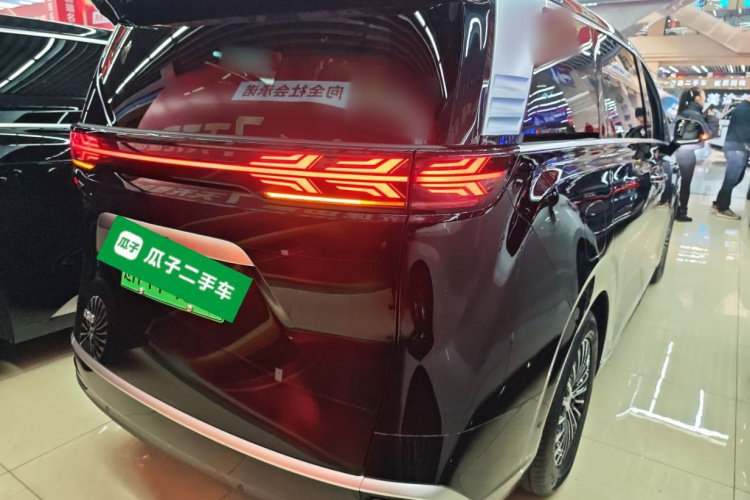 腾势D9 2025款 DM-i 四驱尊航型车身外观7