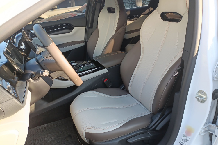 比亚迪 秦PLUS 2024款 荣耀版 DM-i 55KM领先型局部细节19