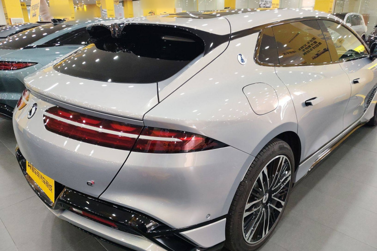 腾势Z9GT 2024款 1100四驱Ultra版车身外观7