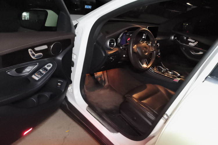 奔驰GLC 2018款 GLC 260 4MATIC 动感型中控内饰7003