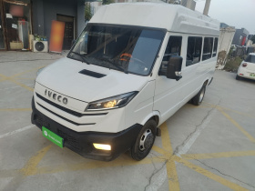 依维柯得意 2023款 2.5T A37M1长轴中顶双胎侧拉门5-9座