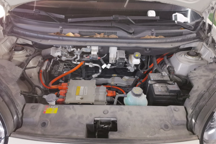 五菱汽车 五菱缤果 2023款 333km 灵犀互联款机舱底盘24