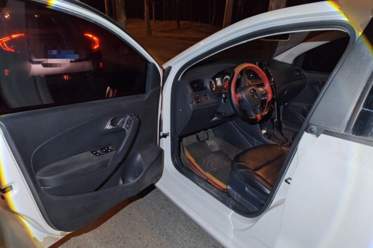 大众 Polo 2016款 1.4L 自动风尚型中控内饰20