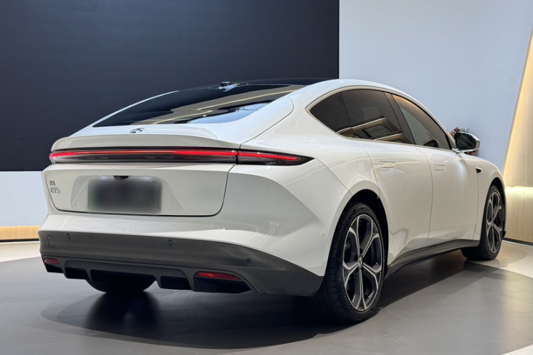 蔚来ET5 2022款 75kWh车身外观6005