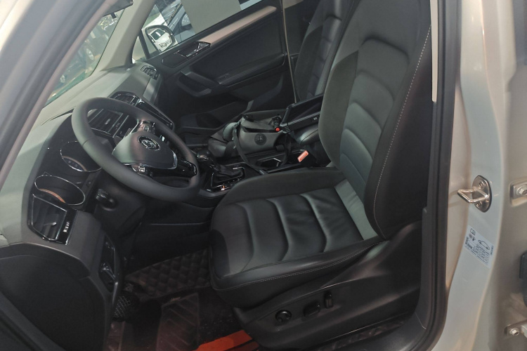 大众 途观L 2020款 330TSI 自动两驱全景舒适版 国VI中控内饰19