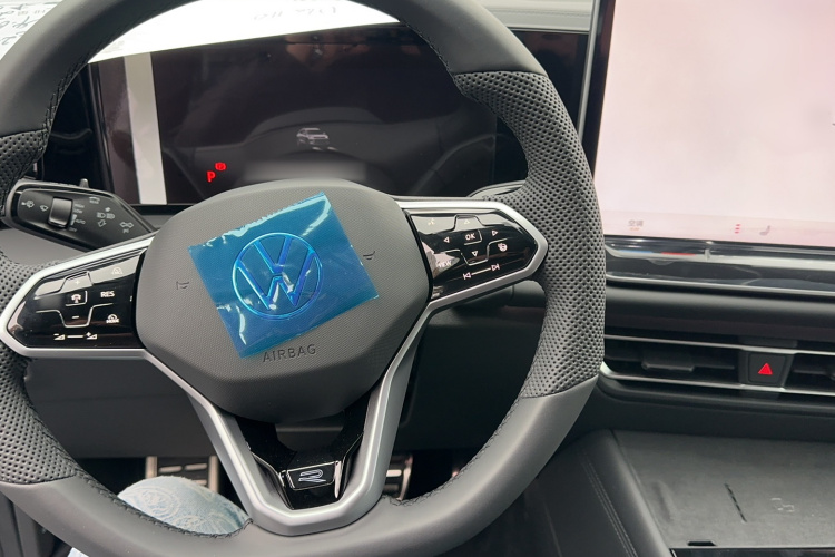 大众 途观L 2024款 PRO 330TSI 两驱R-Line智领版中控内饰7003