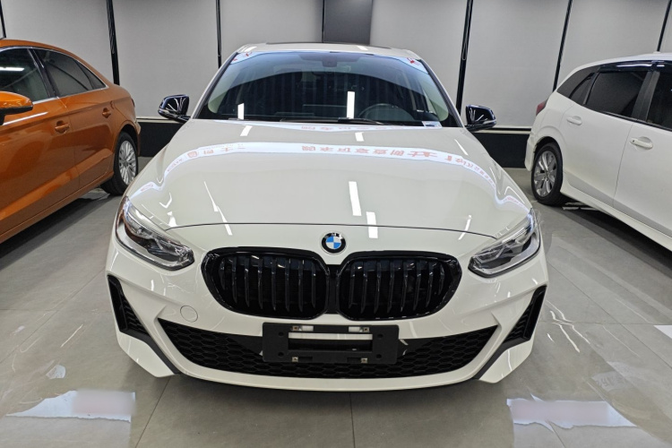 宝马1系 2021款 改款 125i M运动曜夜版车身外观2