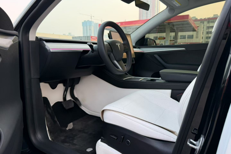特斯拉 Model Y 2023款 后轮驱动版中控内饰20