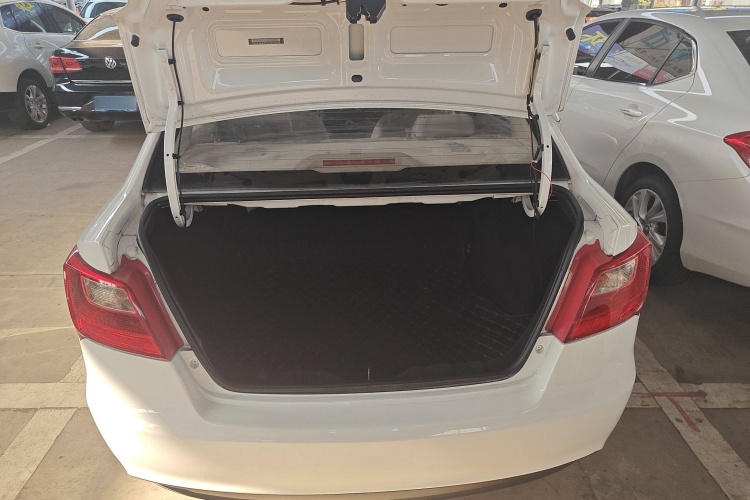 长安 悦翔V3 2015款 1.4L 手动美满型 国V机舱底盘23