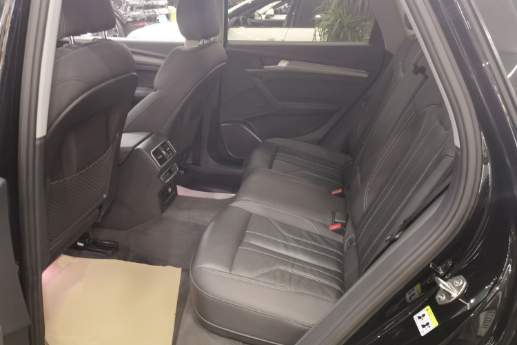 奥迪Q5L 2022款 40T 豪华动感型中控内饰21