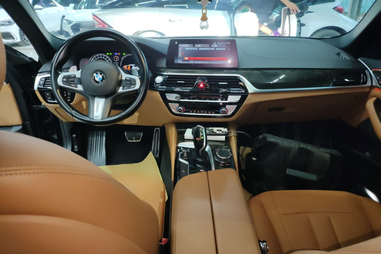 宝马5系 2018款 改款 530Li 领先型 M运动套装中控内饰12