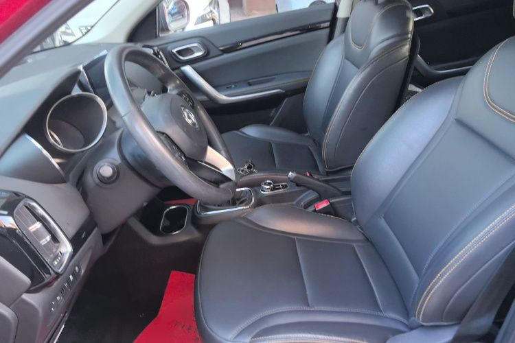 东风风神AX4 2017款 1.6L 手动潮尚型中控内饰19