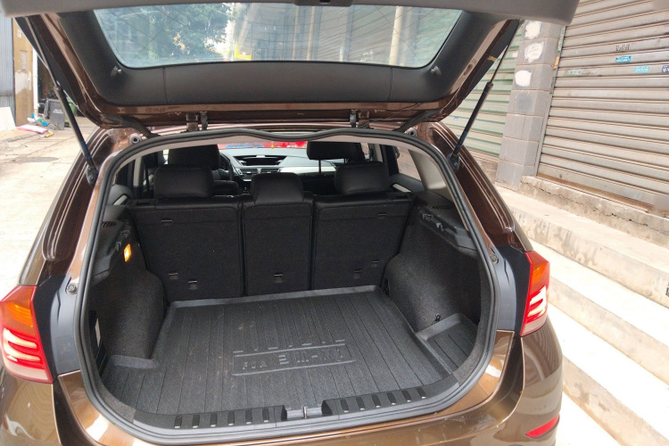 宝马X1 2013款 sDrive18i 时尚型机舱底盘23