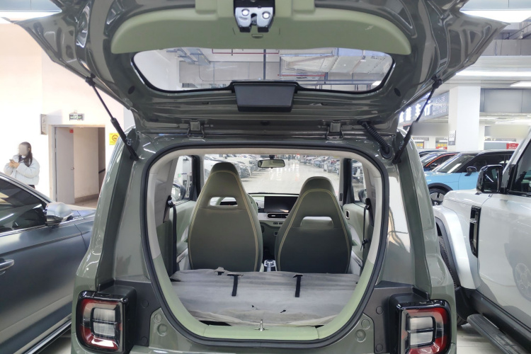 吉利银河 2025款 210km 熊猫骑士机舱底盘23