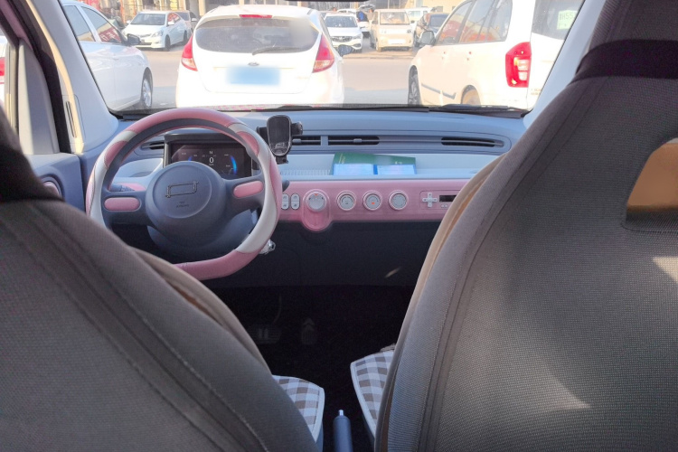 奔腾小马 2025款 222km 灵动马中控内饰7002