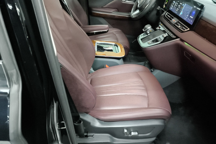 红旗HQ9 2023款 2.0T 智联旗享版局部细节41