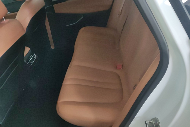 小鹏P5 2021款 550E中控内饰21