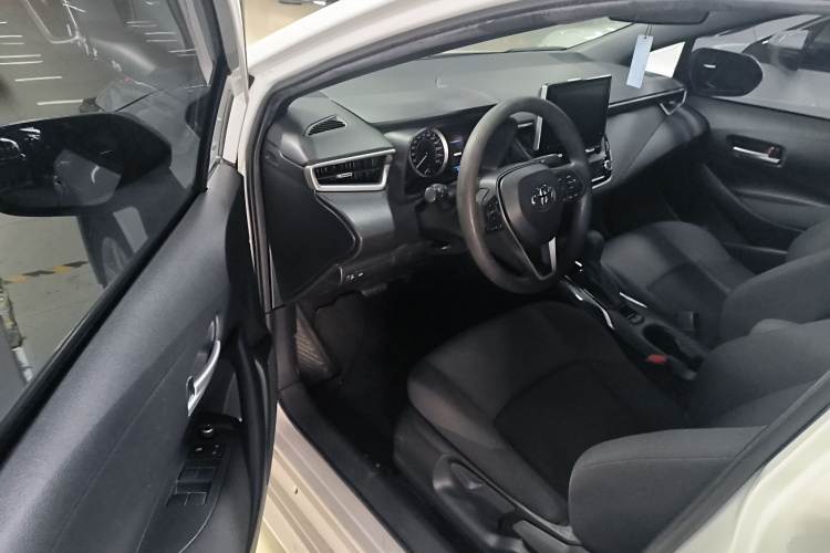 丰田 雷凌 2023款 185T CVT豪华版中控内饰7003