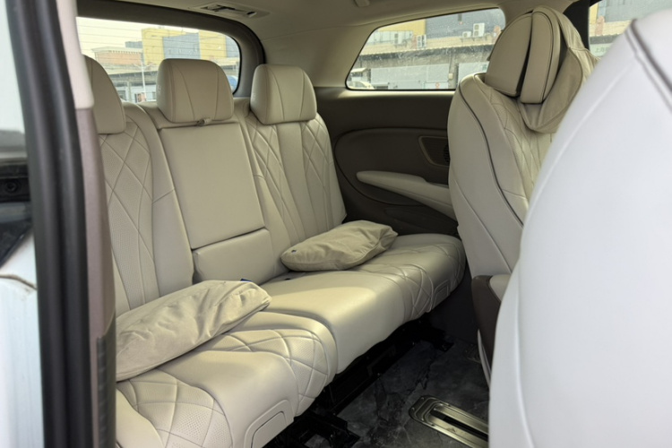 腾势D9 2022款 DM-i 970 四驱尊荣型中控内饰7011