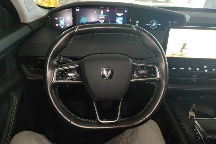 长安UNI-K 2023款 2.0T 两驱悦尚型中控内饰13