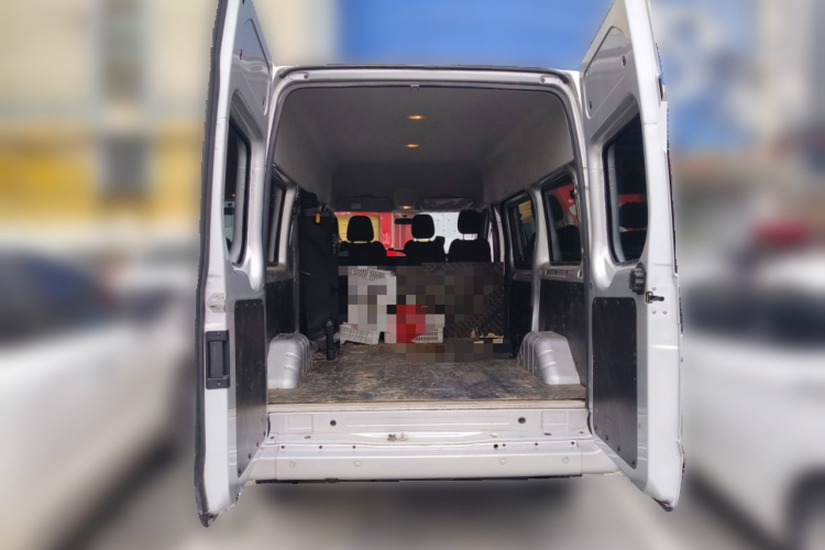 江铃福顺 2023款 2.0T 手动短轴中顶商运型多功能乘用车5座中控内饰23