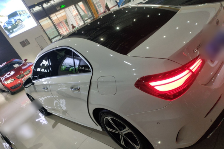 奔驰A级 2024款 A 200 L 时尚型车身外观4