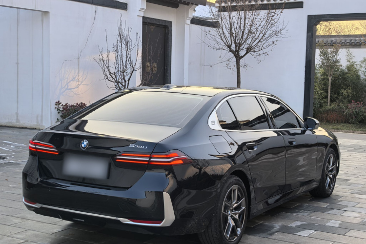 宝马5系 2025款 530Li 领先型 豪华套装车身外观6006