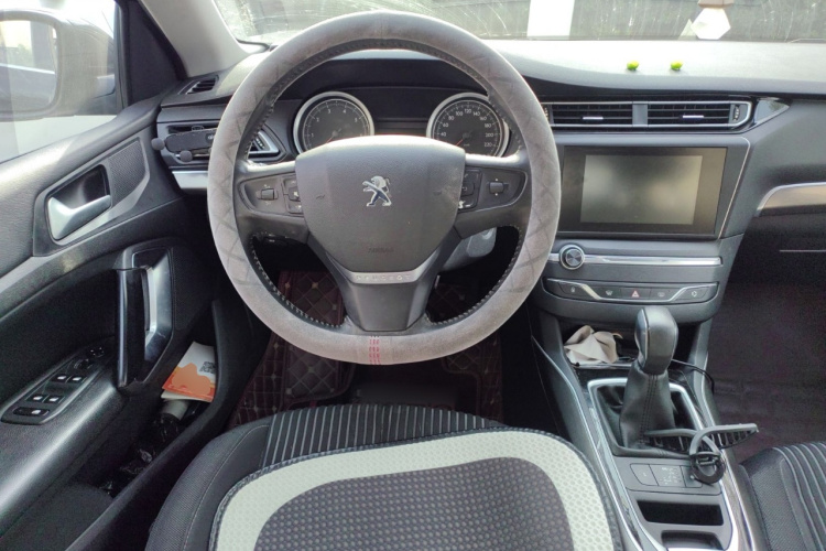 标致408 2015款 1.2T 自动豪华版中控内饰13