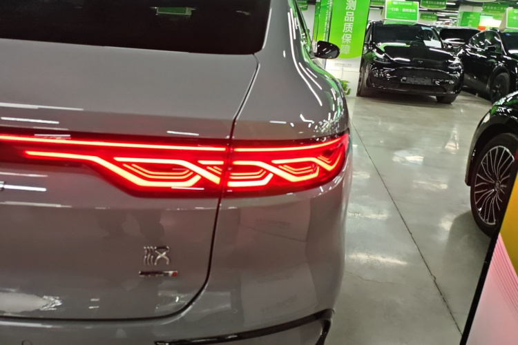 比亚迪 汉 2025款 DM-i 智驾版 125KM激光雷达旗舰型车身外观9