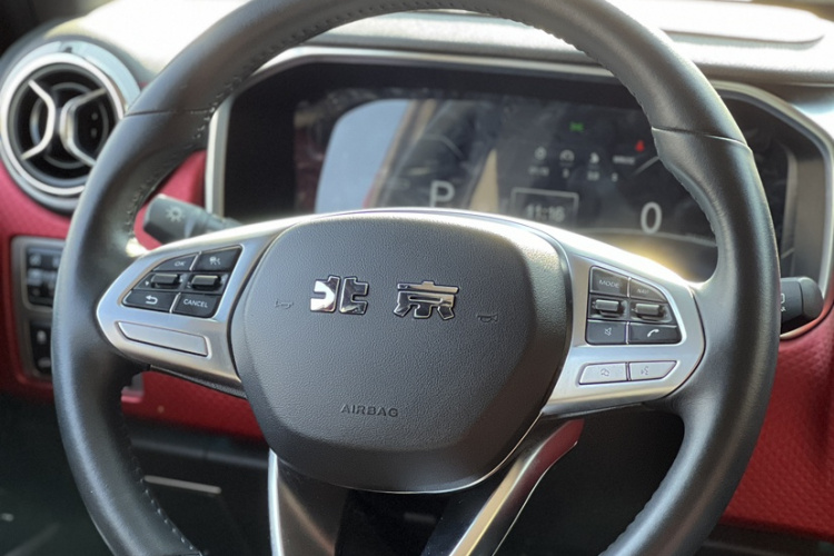 北京BJ40 2023款 2.0T 自动四驱城市猎人版侠客型中控内饰7001