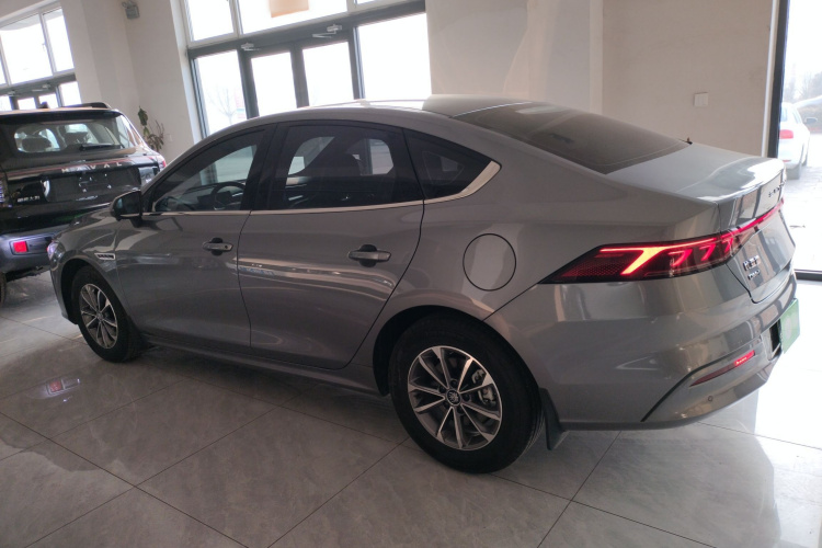 比亚迪 秦PLUS 2024款 荣耀版 DM-i 55KM领先型车身外观4