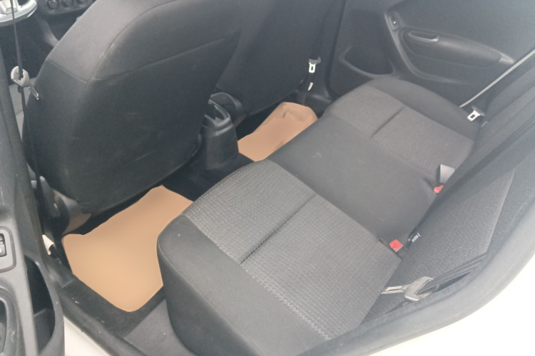 标致301 2016款 1.6L 自动舒适版中控内饰7004