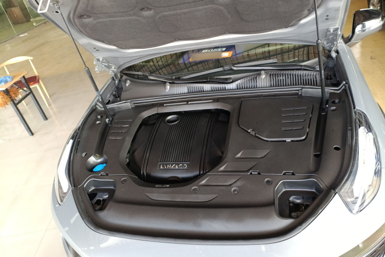 领克02 2018款 1.5T DCT两驱耀Pro版 国V机舱底盘24