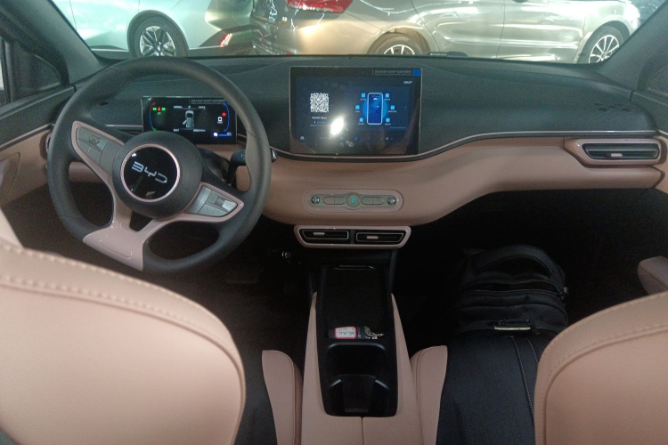 比亚迪 海鸥 2025款 智驾版 305km 活力版中控内饰12
