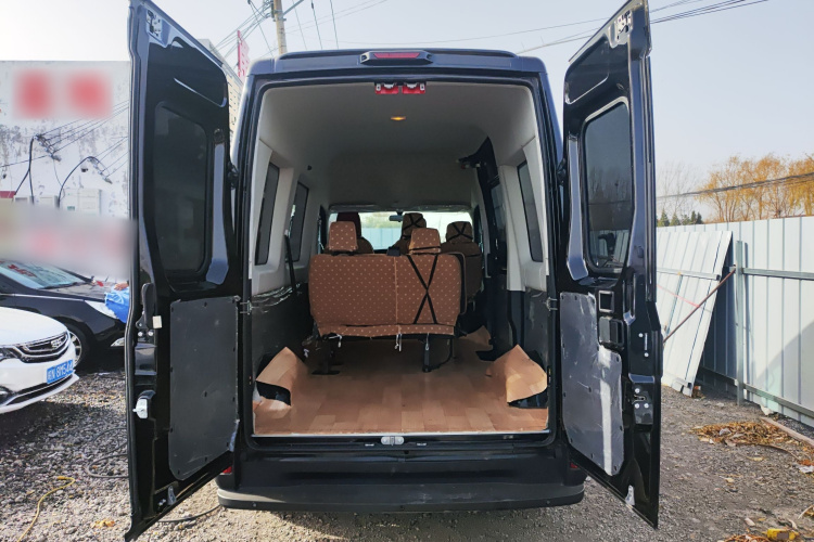 依维柯欧胜 2021款 2.0T 手动超瑞短轴高顶侧拉门F1A机舱底盘23