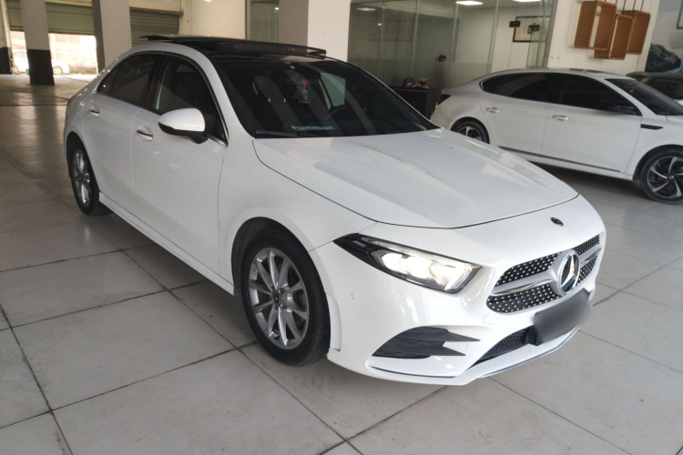 奔驰A级 2019款 A 200 L 运动轿车车身外观3