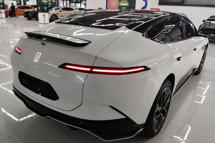 阿维塔12 2024款 650 三激光四驱GT版车身外观7