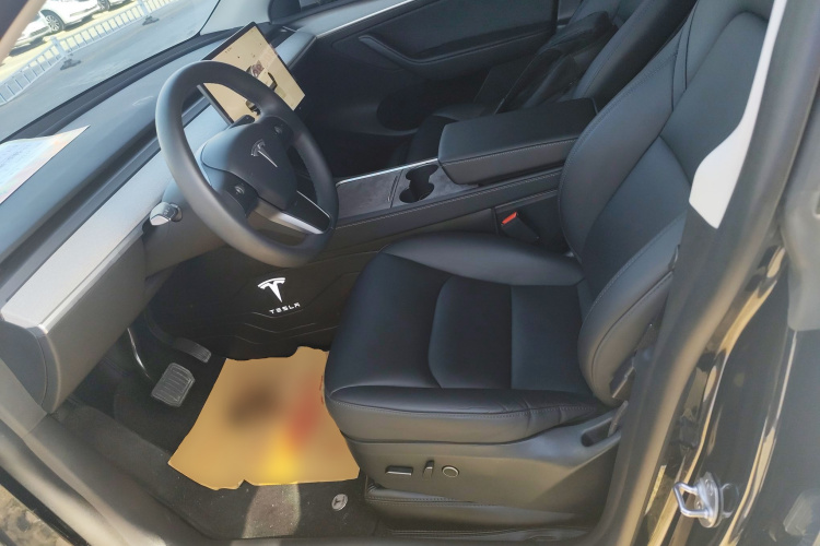 特斯拉 Model Y 2023款 长续航全轮驱动版中控内饰19