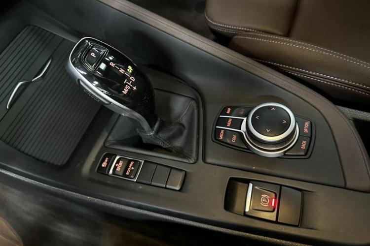 宝马X1 2020款 sDrive25Li 领先型车身外观6008