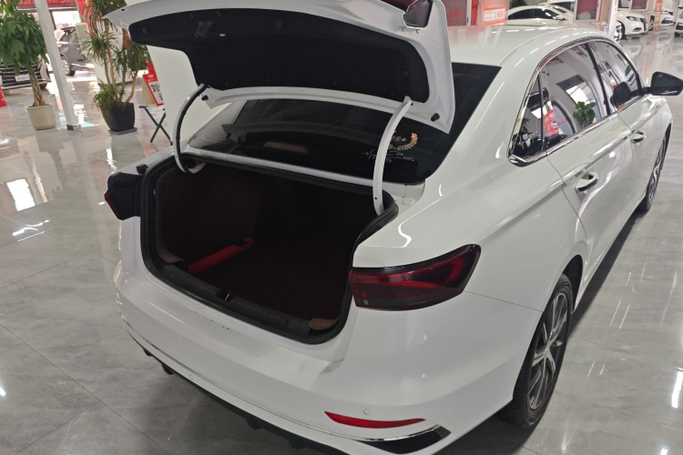 吉利汽车 帝豪 2023款 第4代冠军版 1.5L CVT尊贵型机舱底盘23