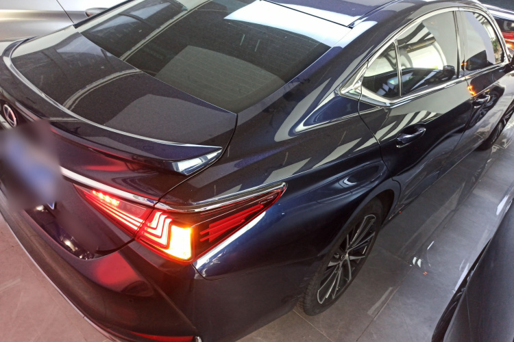 雷克萨斯ES 2021款 300h 臻享版车身外观7
