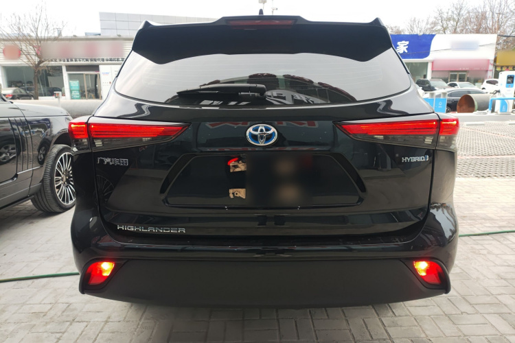 丰田 汉兰达 2023款 2.5L智能电混双擎两驱精英版 7座车身外观6004