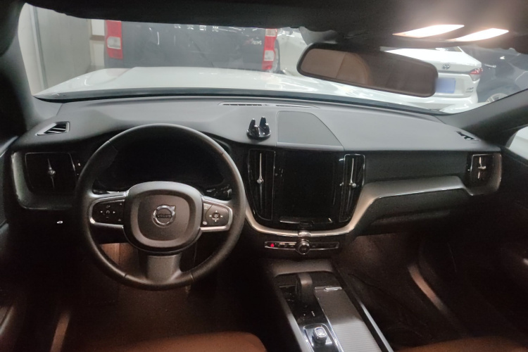 沃尔沃XC60 2024款 B5 四驱智逸豪华版中控内饰7002