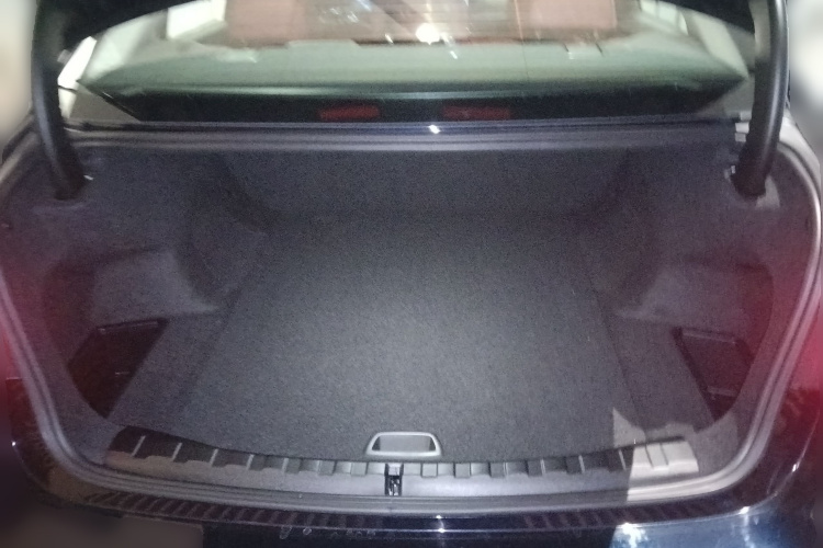 宝马i3 2025款 eDrive 40 L 曜夜套装中控内饰23