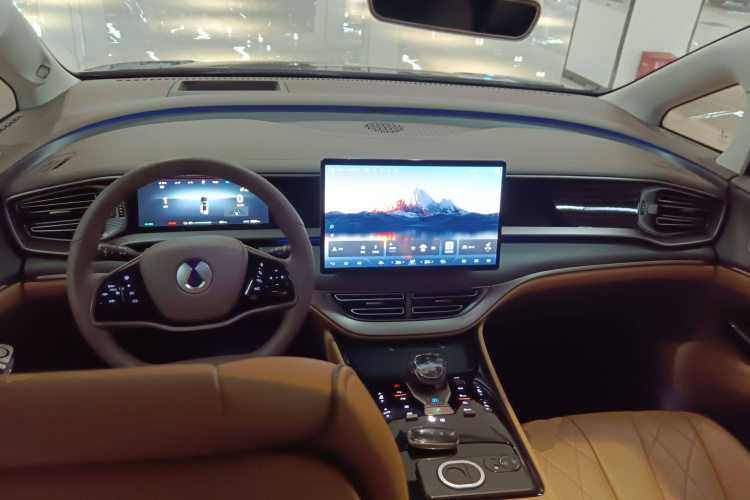 腾势D9 2022款 EV 600 四驱旗舰型中控内饰12
