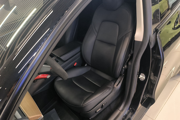 特斯拉 Model Y 2021款 标准续航后驱版局部细节19